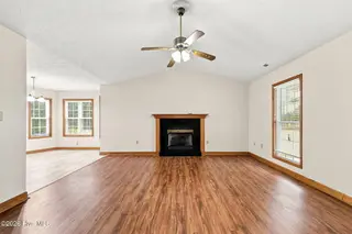 133 Sheldon Street, Newport, NC 28570 – photo 13: living room