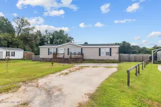 222 Busch Drive, Richlands, NC 28574 — 3-bedroom manufactured home in Jenkins Creek, Richlands, NC, photo 4 of 38