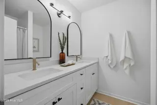 214 Shore Point Drive, Wilmington, NC 28411 — 3-bedroom home in Bayshore Estates, Wilmington, NC, photo 13 of 19: 214 Shore Point 11