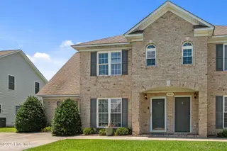 1620 Brook Hollow Drive A, Greenville, NC 27834 – photo 3: 48-web-or-mls-LHV_8401