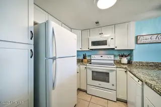 2000 New River Inlet Road Unit 3209, North Topsail Beach, NC 28460 – photo 10: Kit/Pantry