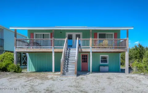 922 E Beach Dr, Oak Island