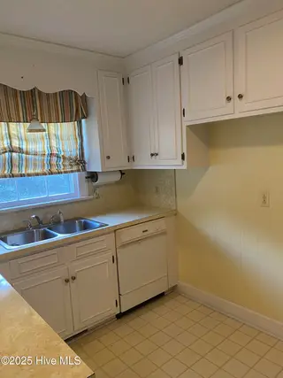 203 Brentwood Drive N, Wilson, NC 27893 – photo 8: IMG_1104