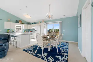 118 Heverly Drive, Emerald Isle, NC 28594 – photo 12: Dining area
