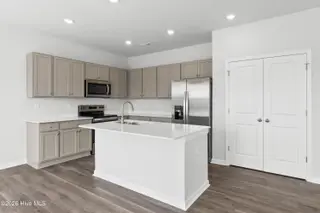 614 S Squires Run Lane, Richlands, NC 28574 – photo 13: Kitchen