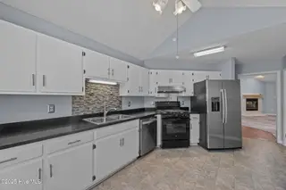 107 Innisbrook Court, New Bern, NC 28562 — 3-bedroom home in Greenbrier, New Bern, NC, photo 11 of 38: 8-web-or-mls-0C0A6829