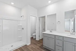 606 S Squires Run Lane, Richlands, NC 28574 – photo 12: Master Bathroom