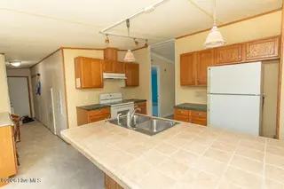 423 Gray Drive SW, Shallotte, NC 28470 — 3-bedroom manufactured home in Sherrow Estates, Shallotte, NC, photo 7 of 38