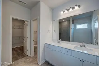 1369 Trisail Terrace, Wilmington, NC 28412 – photo 21: primary bath ensuite