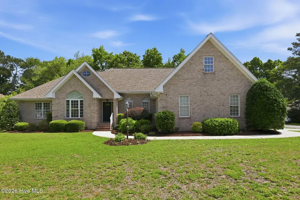 411 Oakmont Drive, Morehead City, NC 28557 – photo 1 of 56: 1-web-or-mls-1S3A3752