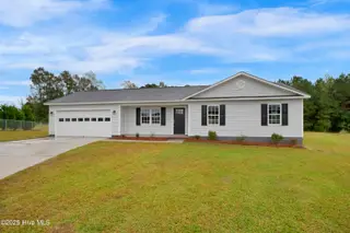 121 Starkys Creek Court, Maysville, NC 28555 — 3-bedroom home in Cross Creek, Maysville, NC, photo 2 of 30