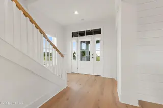 855 Cannonsgate Drive, Newport, NC 28570 – photo 14: Foyer