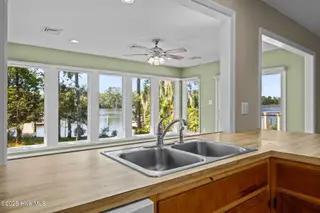 5504 Gondolier Drive, New Bern, NC 28560 – photo 16: 39-web-or-mls-DSC_3897