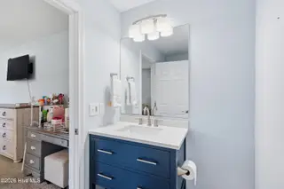 201 Mansfield Parkway, Morehead City, NC 28557 – photo 17: Downstairs Bedroom 1 On Suite
