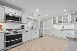 1620 Brook Hollow Drive A, Greenville, NC 27834 – photo 16: 22-web-or-mls-LHV_8322