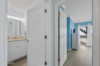 1004 N Shore Drive, Surf City, NC 28445 – photo 11: 16_hallway