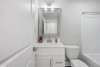 900 Finn Court, Greenville, NC 27834 – photo 17: 25-web-or-mls-BLS_0068