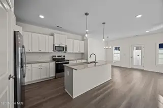 1909 Newbury Way D, Greenville, NC 27834 – photo 7: 10-web-or-mls-BLS_0006