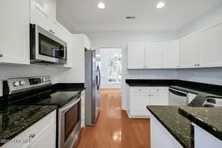 5004 Whitner Drive, Wilmington, NC 28409 — 4-bedroom home in Holly Glen Estates, Wilmington, NC, photo 11 of 45: 5004WhitnerDrive-10