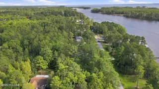 5303 Trade Winds Road, New Bern, NC 28560 – photo 8: 13-web-or-mls-DJI_0566
