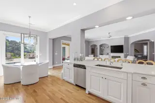 1329 S Moorings Drive, Wilmington, NC 28405 — 4-bedroom home in Landfall, Wilmington, NC, photo 10 of 43: 010_1329_south_moorings_drive-10_646