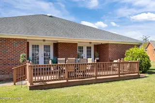 129 Hidden Pond Drive, New Bern, NC 28562 – photo 7: Great Spot for Entertaining