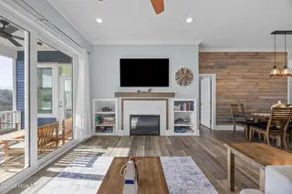 638 S Fourth Avenue, Kure Beach, NC 28449 – photo 22: 23_living room