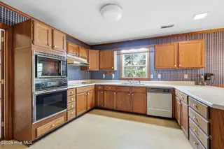 2604 One Iron Street, Morehead City, NC 28557 – photo 7: Kitchen