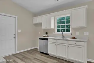 121 Starkys Creek Court, Maysville, NC 28555 — 3-bedroom home in Cross Creek, Maysville, NC, photo 12 of 30