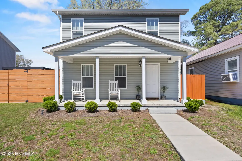 905 Walnut Street, Wilmington, NC 28401 – photo 1 of 36: 1_front exterior