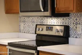 9402 Short Putt Court, Wilmington, NC 28412 — 3-bedroom home in Cypress Island, Wilmington, NC, photo 20 of 47: Newer Appliances