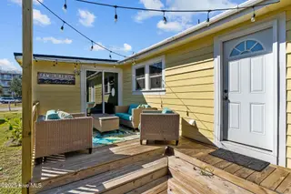 208 Hamlet Avenue, Carolina Beach, NC 28428 — 3-bedroom home, Carolina Beach, NC, photo 12 of 49: 35-web-or-mls-BTS00870