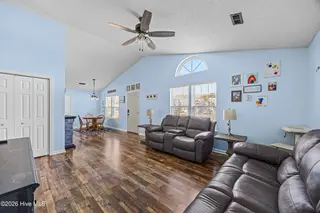 636 Brewster Lane, Wilmington, NC 28412 – photo 15: 19_living room