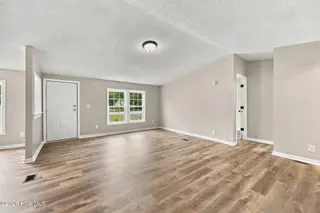 318 S Main Street, Princeville, NC 27886 — 3-bedroom manufactured home, Princeville, NC, photo 11 of 38: 12-web-or-mls-BLS_0014-edit