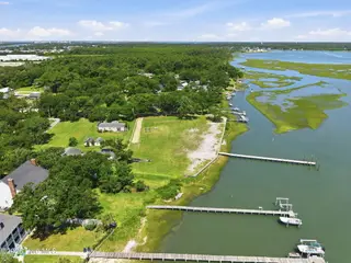 184 2 Lennoxville Point Road, Beaufort, NC 28516 – photo 13: 14-web-or-mls-DJI_20260702114017_0419_D