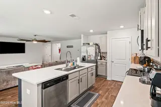19 Evian Court, Hampstead, NC 28443 — 3-bedroom home in Hope Creek, Hampstead, NC, photo 18 of 49