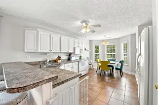 135 Luke Court, New Bern, NC 28560 – photo 7: Kitchen