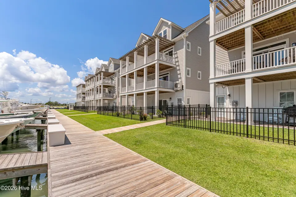 200 Olde Towne Yacht Club Drive 27 Inlet Cove/Slip 84, Morehead City, NC 28557 – photo 1 of 52: Inlet Cove 27