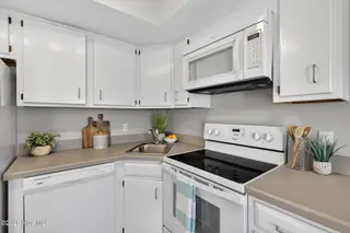 1102 N Lumina Avenue N Apt B3, Wrightsville Beach, NC 28480 – photo 9: 1102NLuminaAvenueUnitB3-5