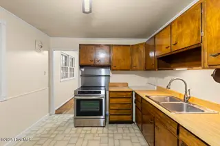 419 Seminole Trail, Jacksonville, NC 28540 – photo 13: 425A8857
