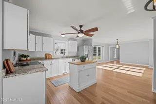 236 Shoreline Drive, New Bern, NC 28562 – photo 18: 40-web-or-mls-DSC_6331