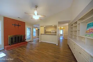186 Raintree Circle, Jacksonville, NC 28540 – photo 10: Living Room