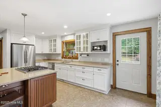 575 S Valley Road, Southern Pines, NC 28387 — 4-bedroom home in Golfcrest, Southern Pines, NC, photo 10 of 50