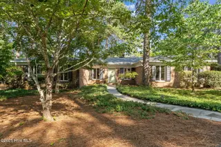 525 Fairway Drive, Southern Pines, NC 28387 – photo 3: 525 Fairway Drive