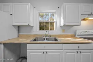 506 Wooster Street, Wilmington, NC 28401 – photo 6: 16-web-or-mls-IMG_9064