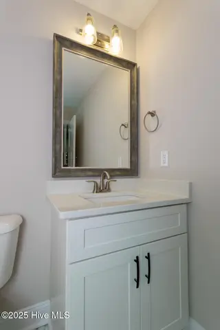 450 Spring Lake Drive, Pinehurst, NC 28374 – photo 4: powder room