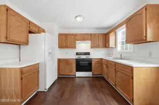 1402 Lockwood Road, Kinston, NC 28501 — 3-bedroom home in Brentwood, Kinston, NC, photo 11 of 37: kitchen