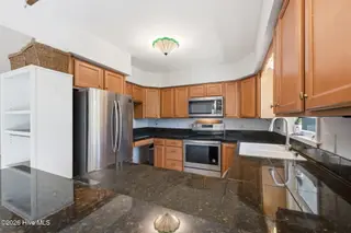 913 Hearthside Court, New Bern, NC 28560 – photo 18: Kitchen
