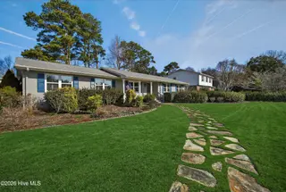 225 Tanbridge Road, Wilmington, NC 28405 – photo 4: 225TanbridgeRoad-5_Grass