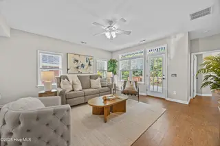 1010 Avenshire Circle, Wilmington, NC 28412 – photo 2: Living room
